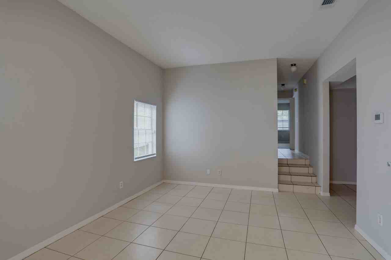 370 Springdale Dr - Photo 4 of 19