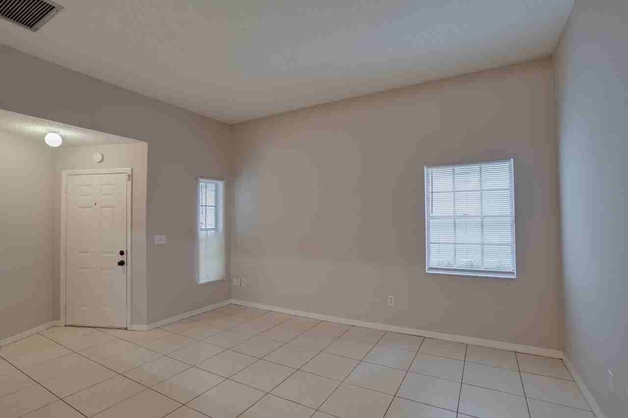 370 Springdale Dr - Photo 5 of 19