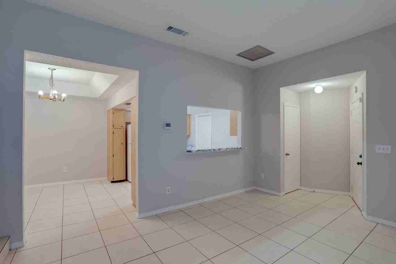 370 Springdale Dr - Photo 6 of 19