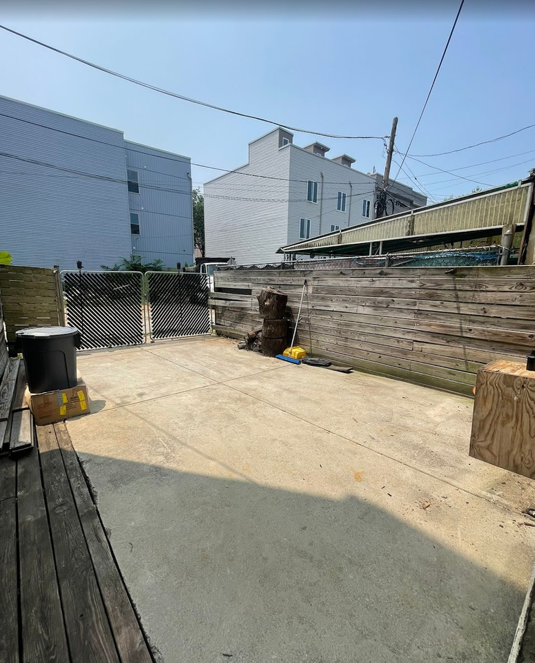 1802 W Master St - Photo 2 of 20