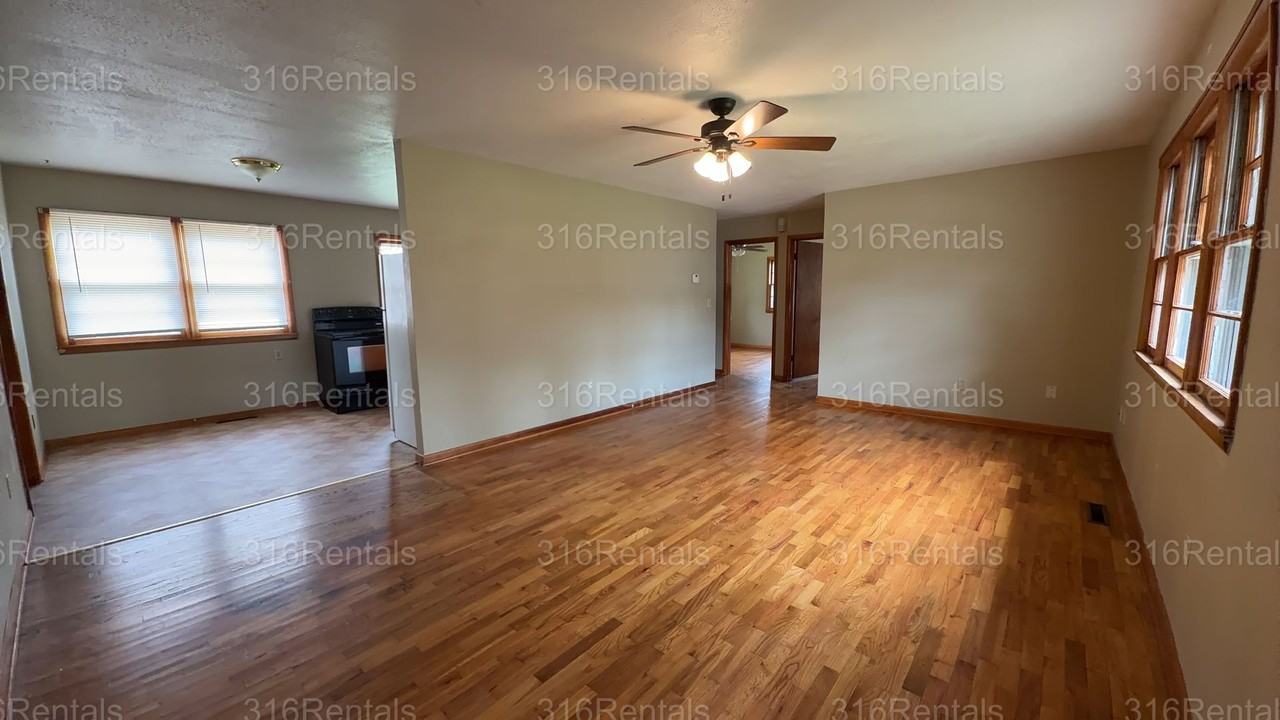 130 N Ohio St - Photo 2 of 12