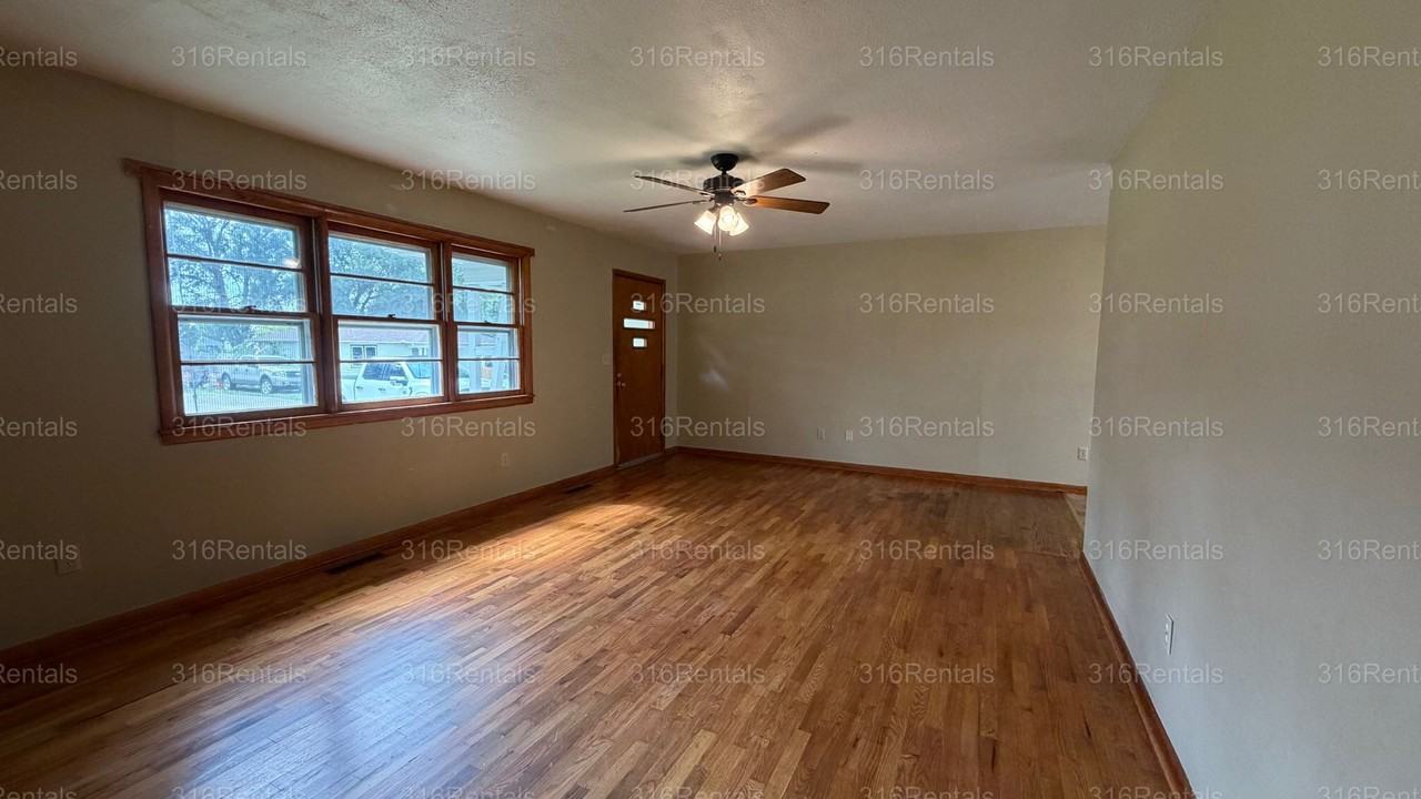 130 N Ohio St - Photo 3 of 12