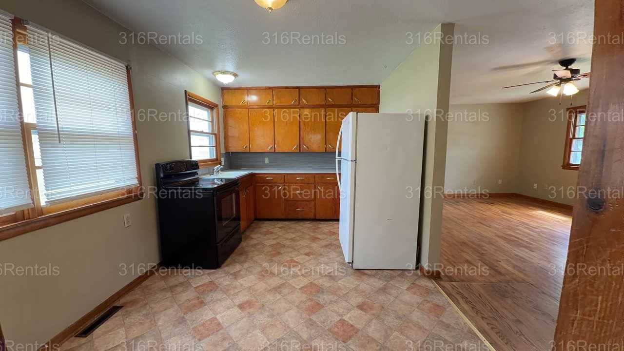 130 N Ohio St - Photo 4 of 12
