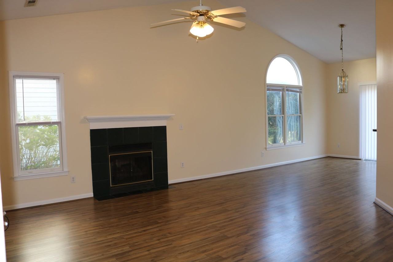 112 Windy Pt - Photo 5 of 12