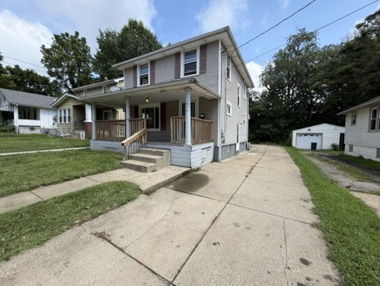 674 Hudson Ave - Photo 2 of 19
