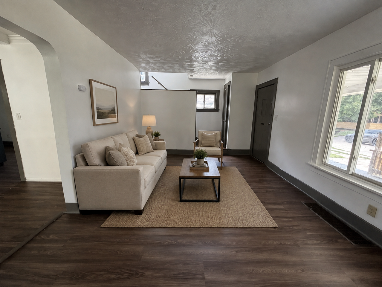674 Hudson Ave - Photo 4 of 19