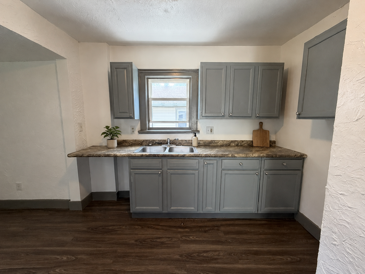 674 Hudson Ave - Photo 6 of 19
