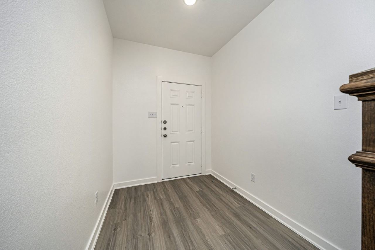 8461 Adelaide Dr - Photo 3 of 50