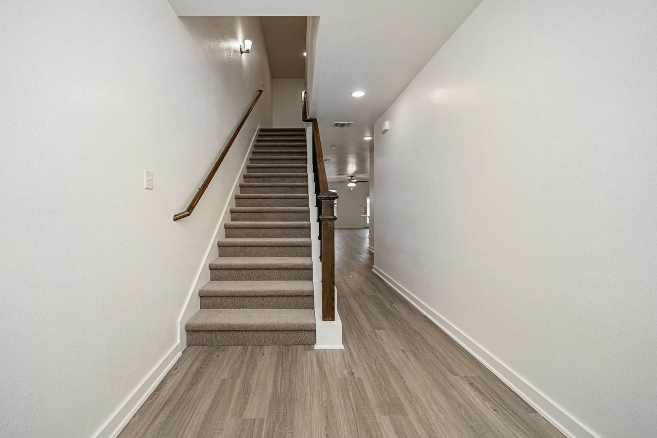 8461 Adelaide Dr - Photo 4 of 50