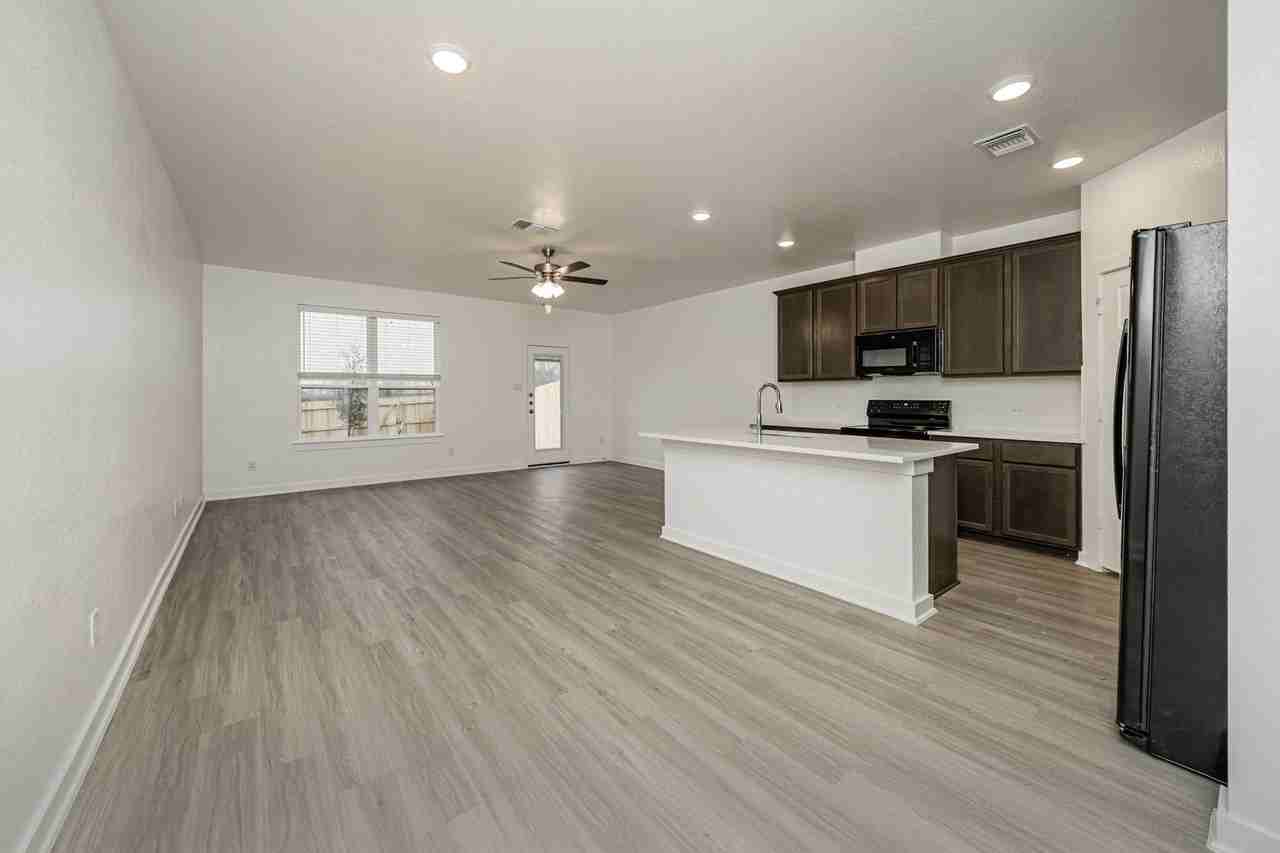 8461 Adelaide Dr - Photo 6 of 50