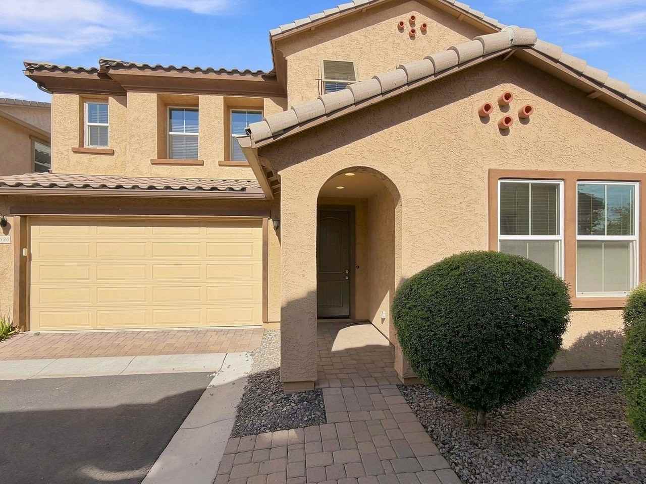 4630 E Tierra Buena Ln - Photo 2 of 43