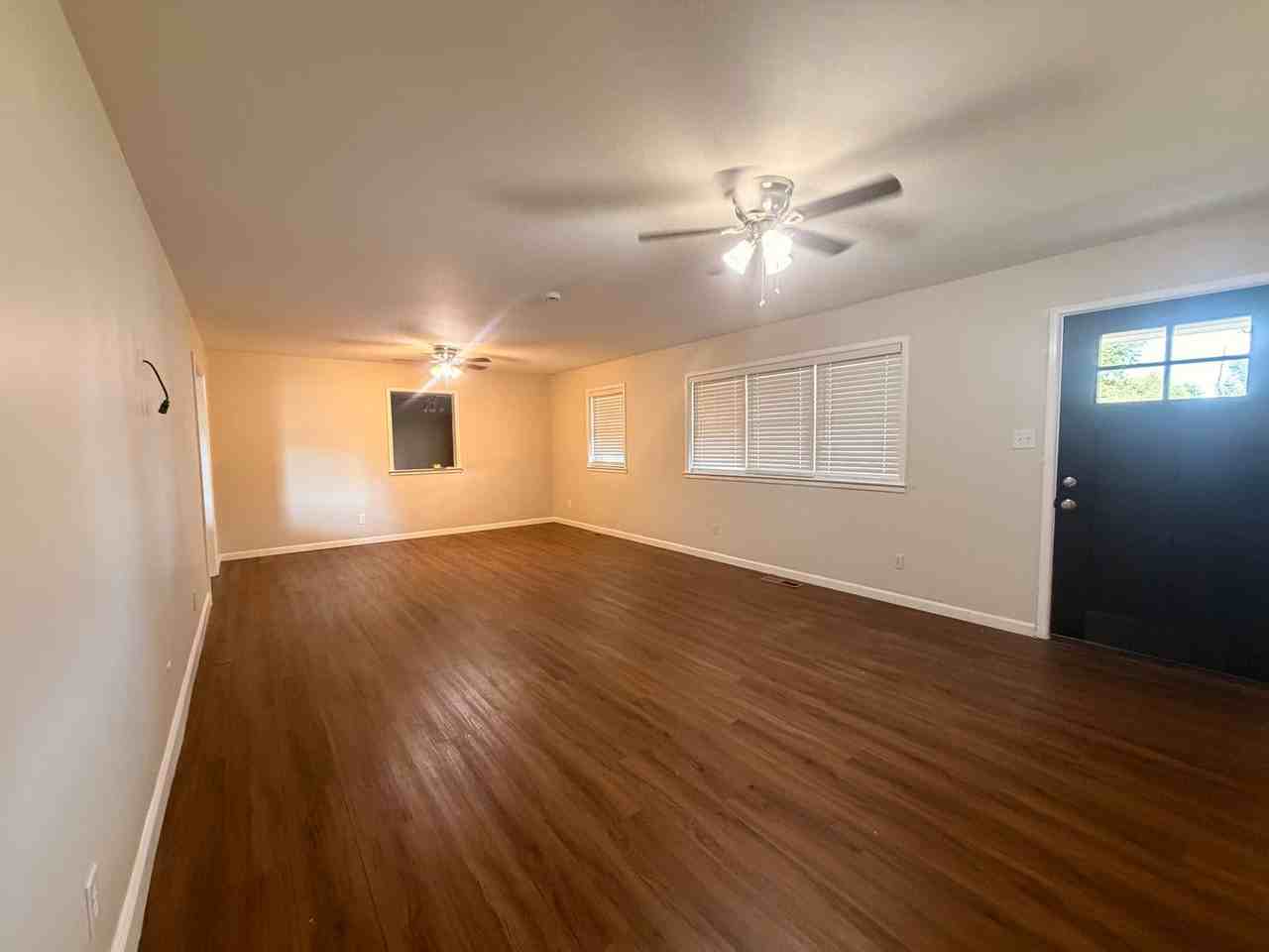 218 E 19th St - Photo 6 of 13