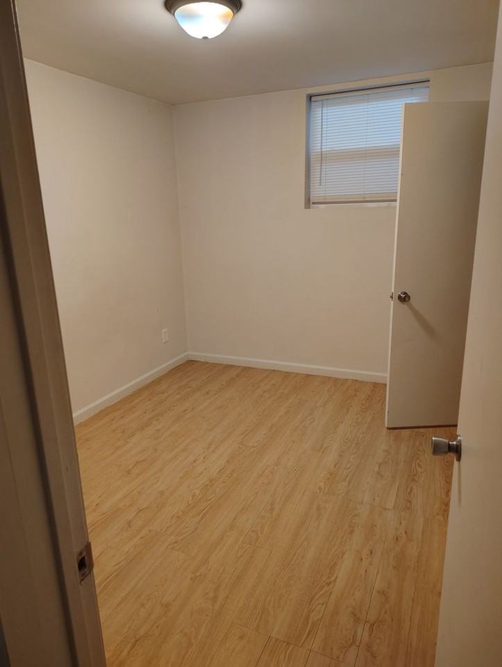 115 Scott Avenue - Photo 6 of 16