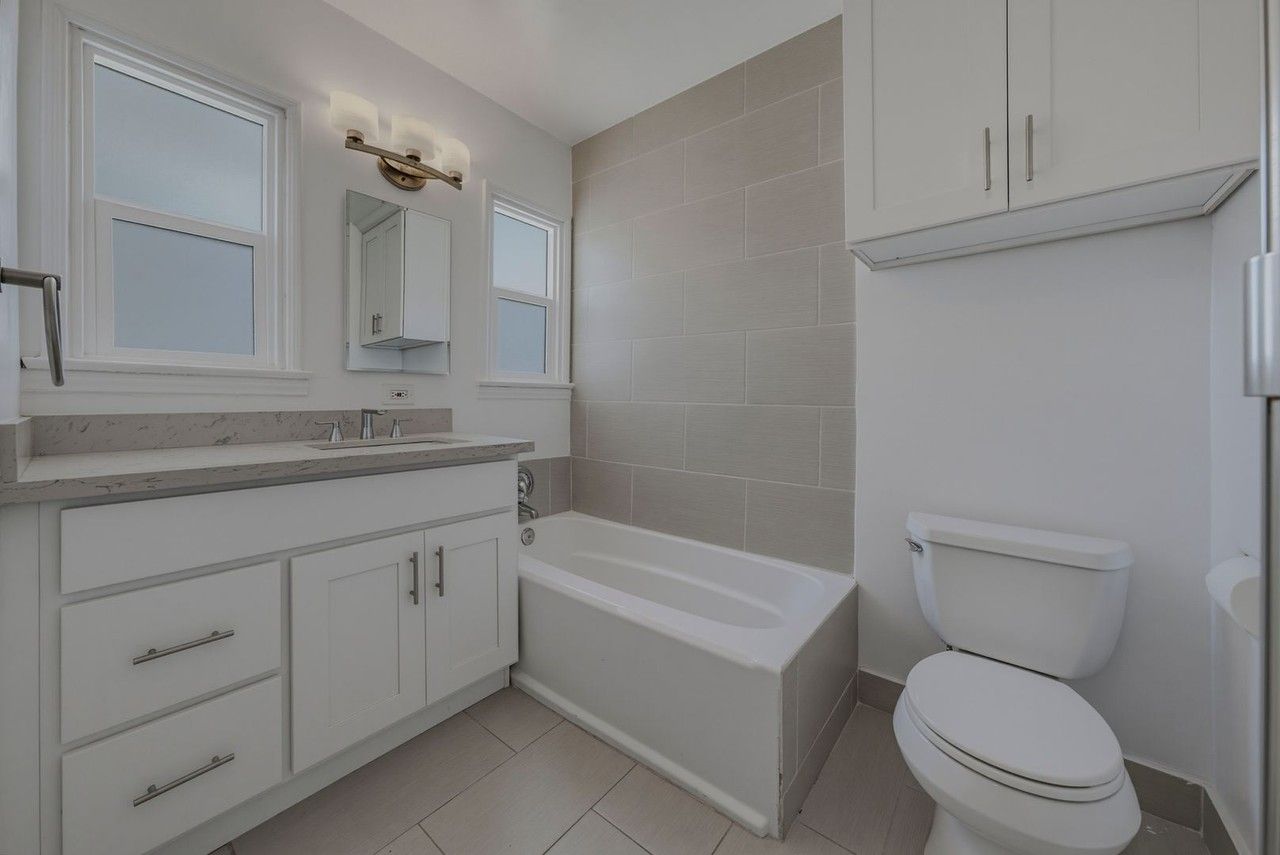 8339 Kenyon Ave - Photo 4 of 34