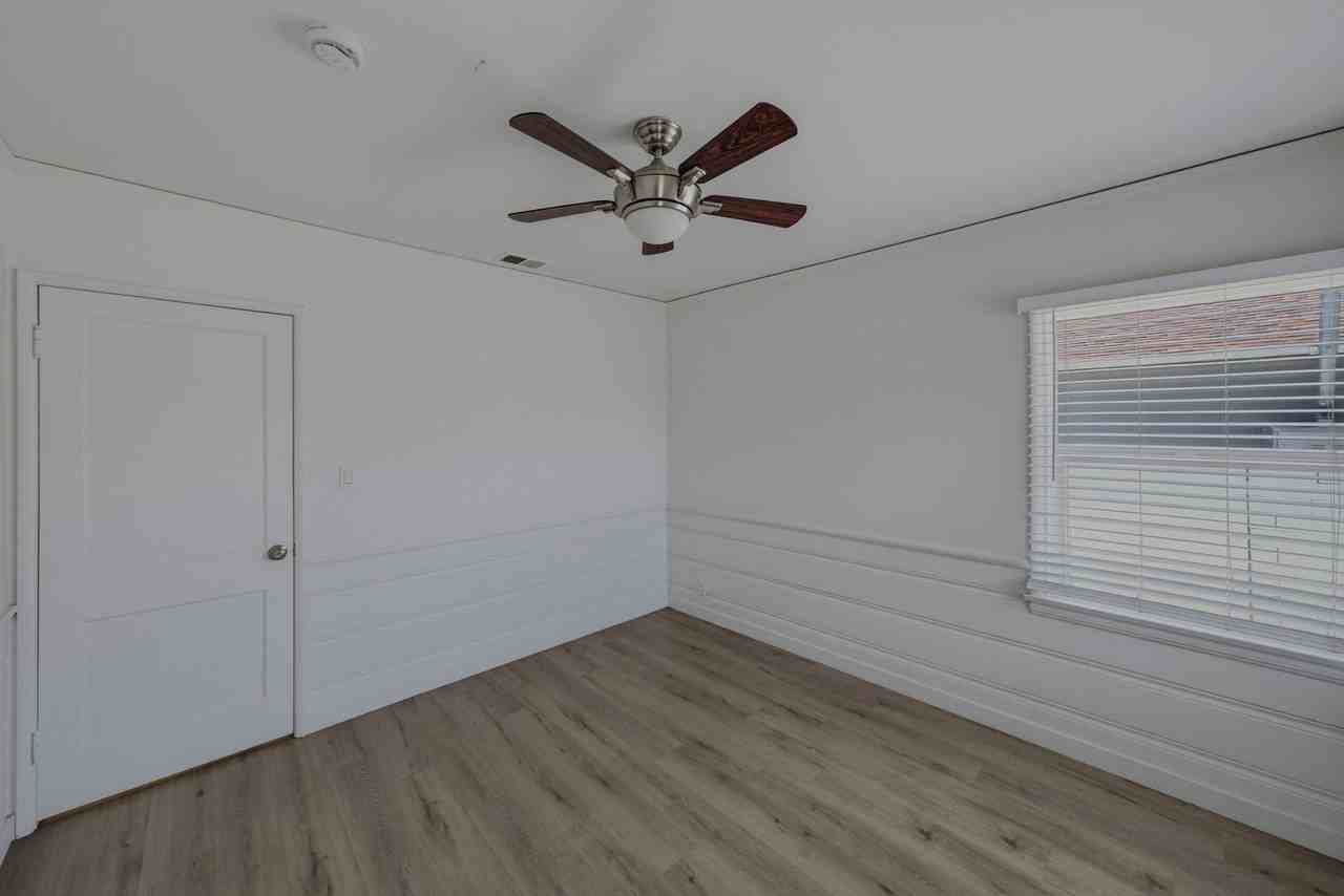 8339 Kenyon Ave - Photo 5 of 34