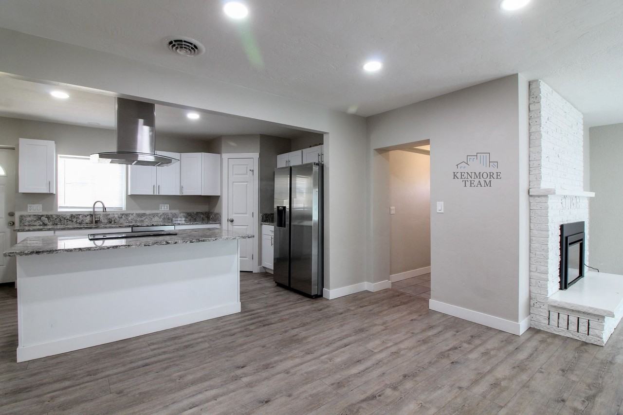 308 N 12th Ave - Photo 2 of 21