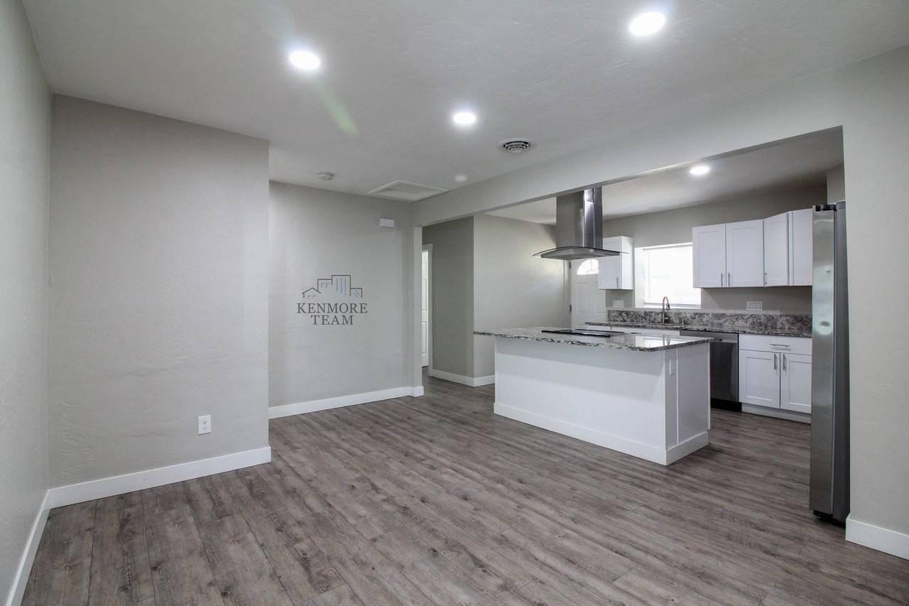 308 N 12th Ave - Photo 7 of 21
