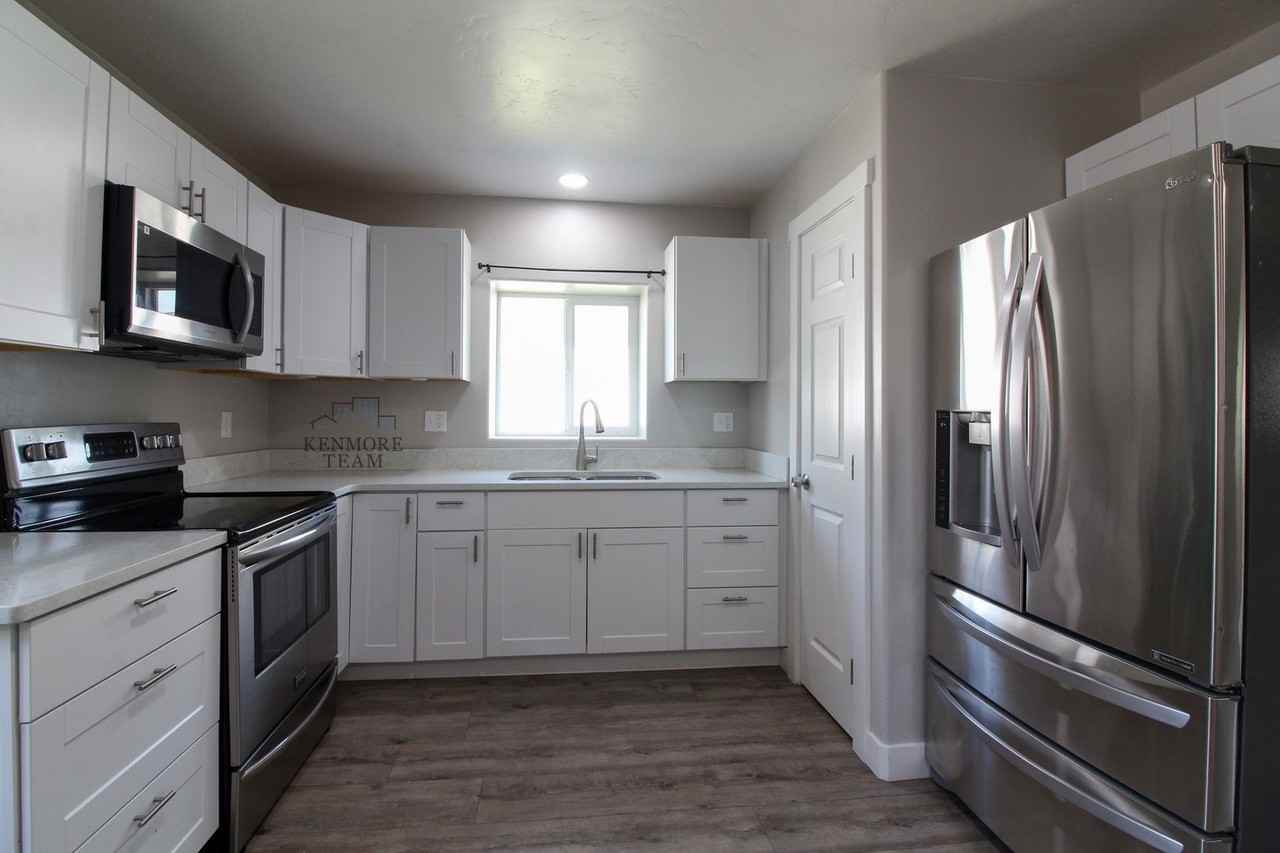 310 N 12th Ave - Photo 2 of 7