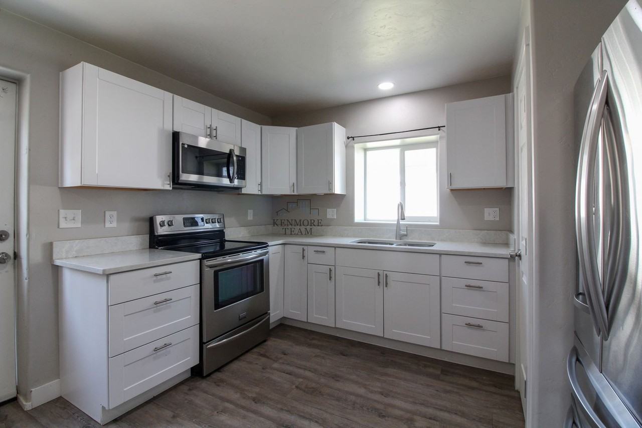 310 N 12th Ave - Photo 3 of 7