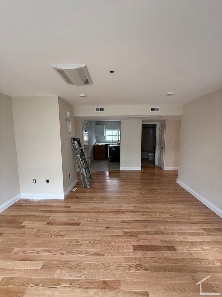 66 Ashford St - Photo 2 of 18