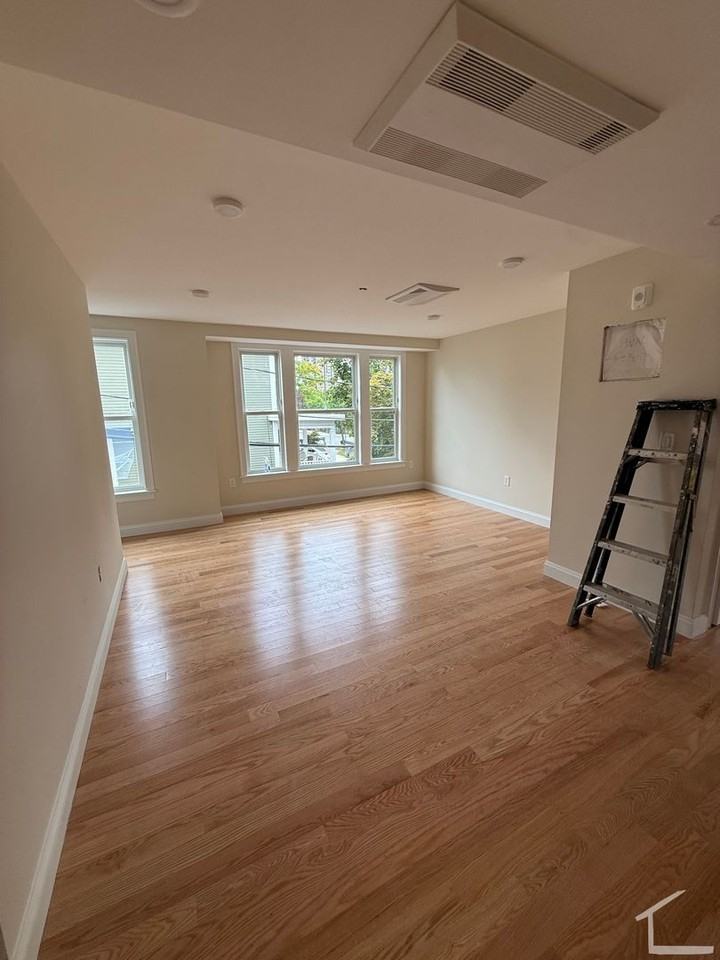 66 Ashford St - Photo 3 of 18