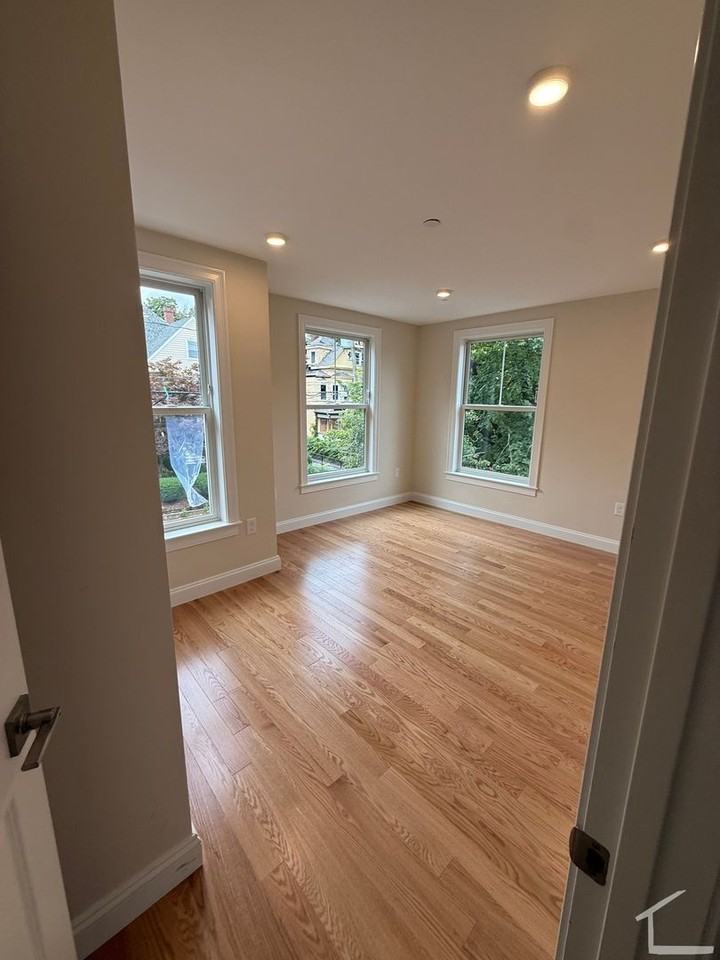 66 Ashford St - Photo 5 of 18