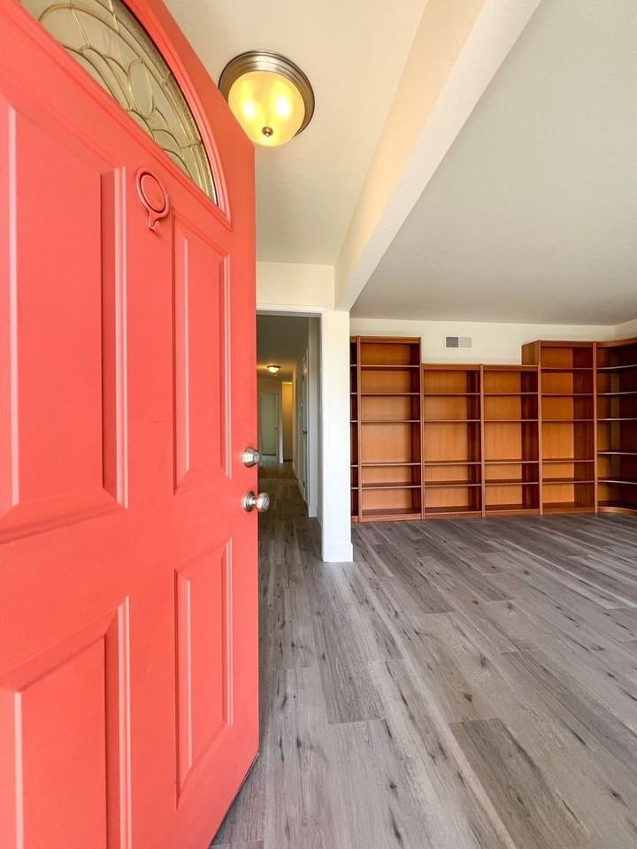 1742 Sequoia St - Photo 2 of 29