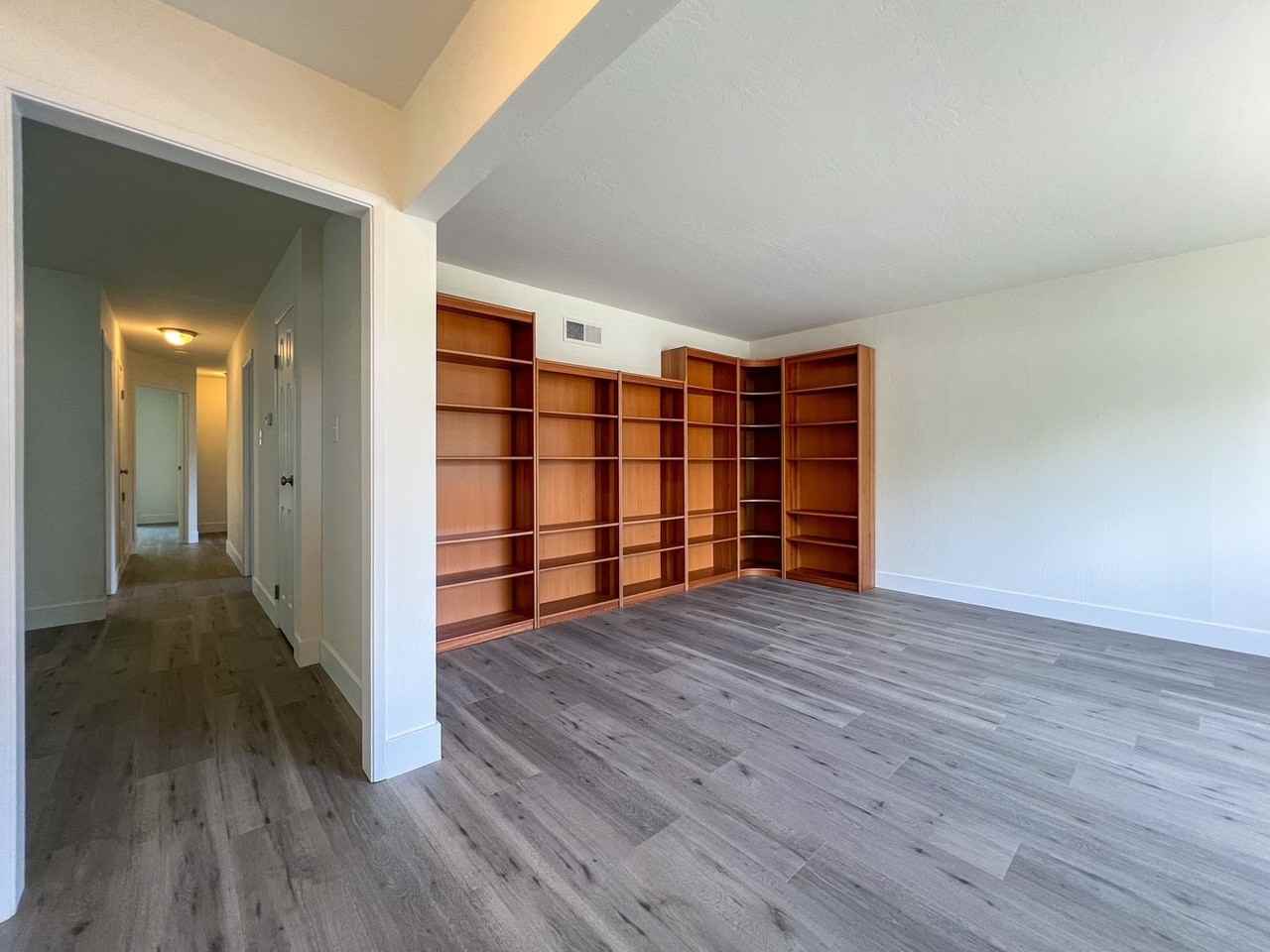 1742 Sequoia St - Photo 3 of 29