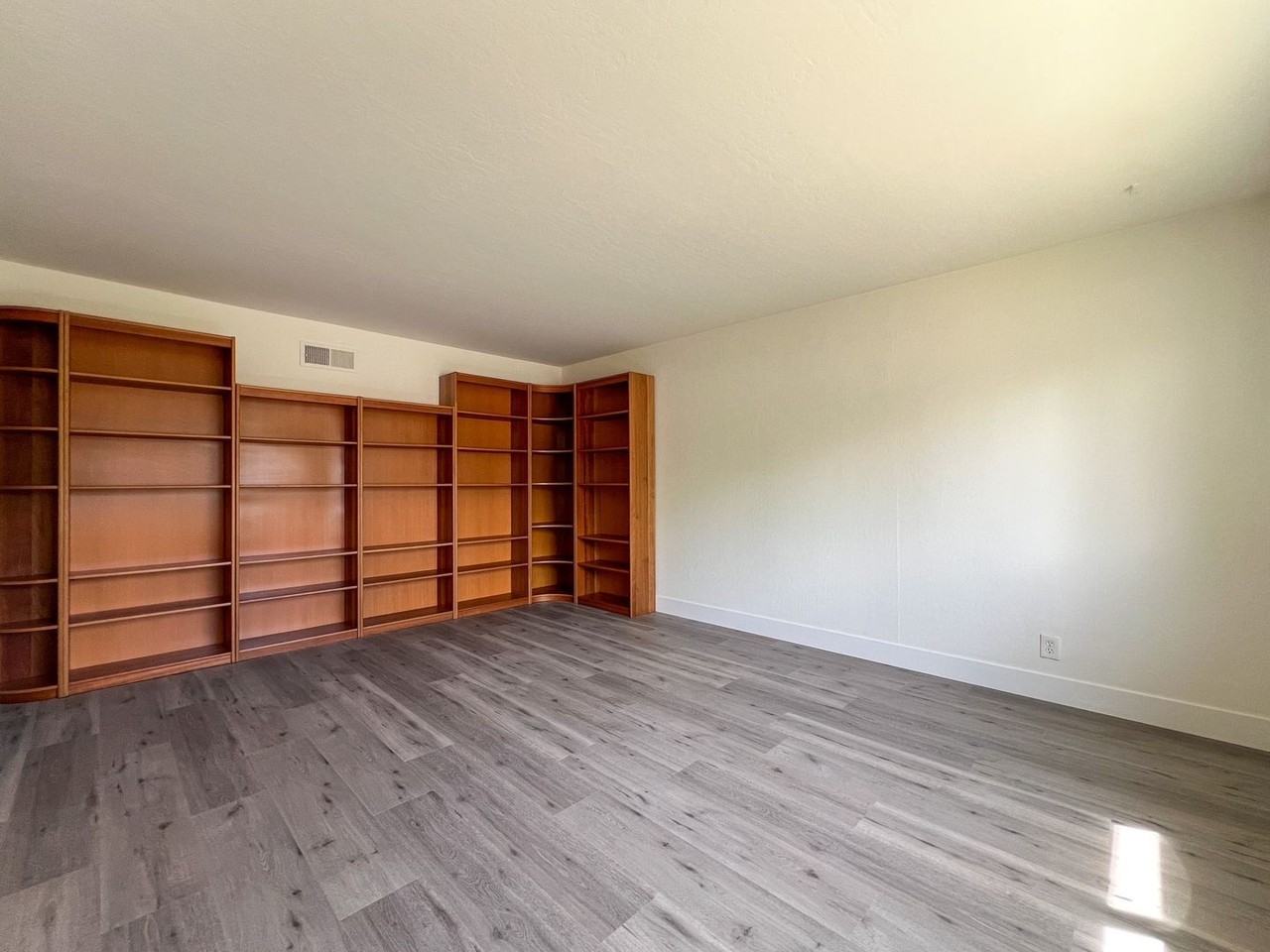 1742 Sequoia St - Photo 4 of 29