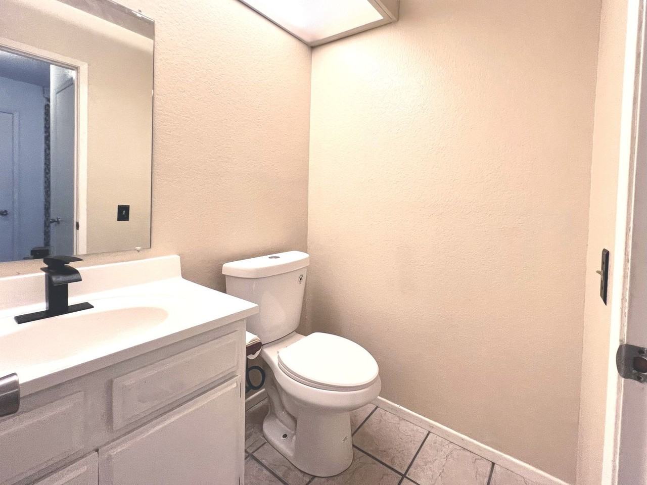 1380 W 48th St #10 - Photo 6 of 13