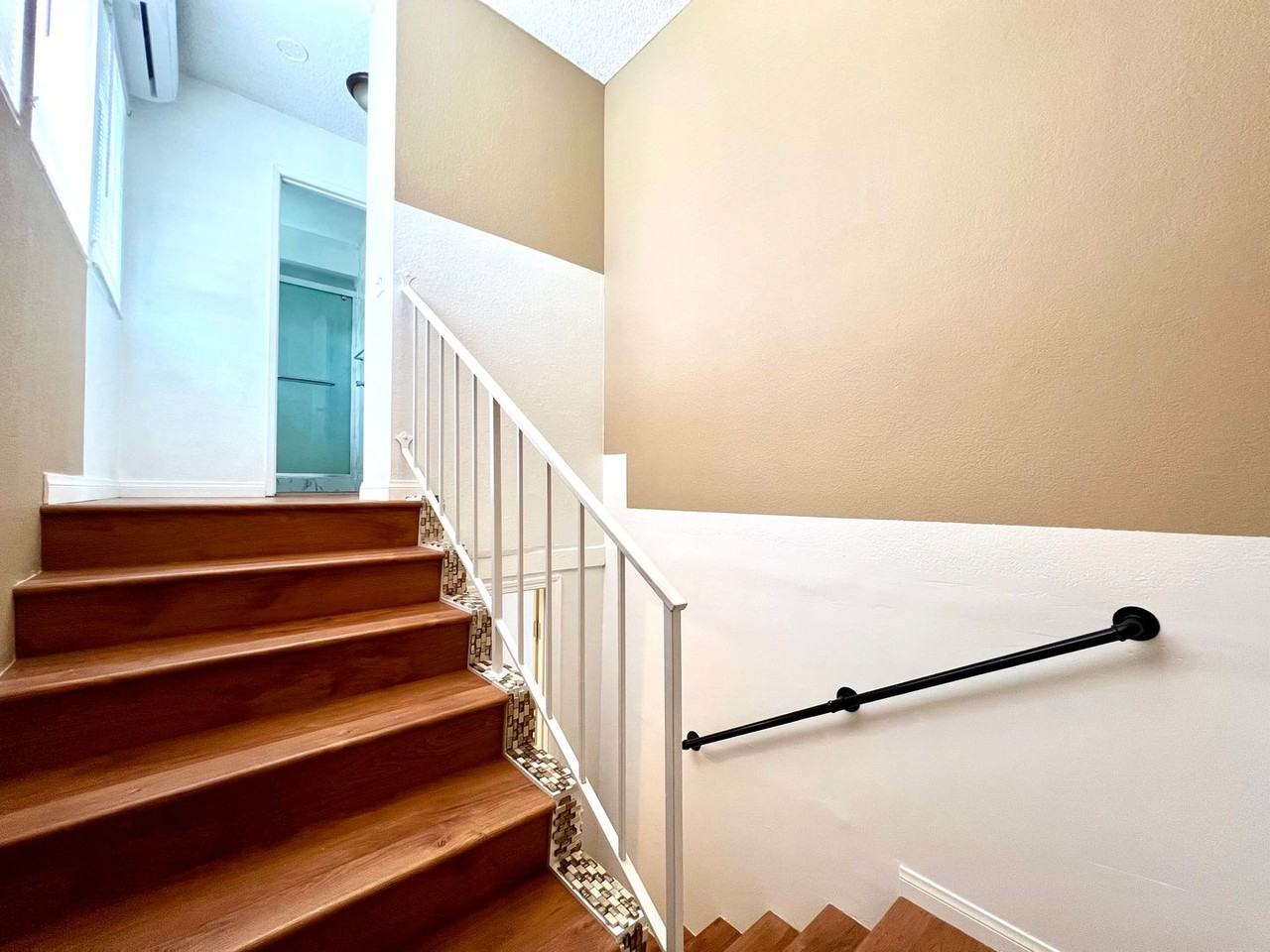 1380 W 48th St #10 - Photo 7 of 13