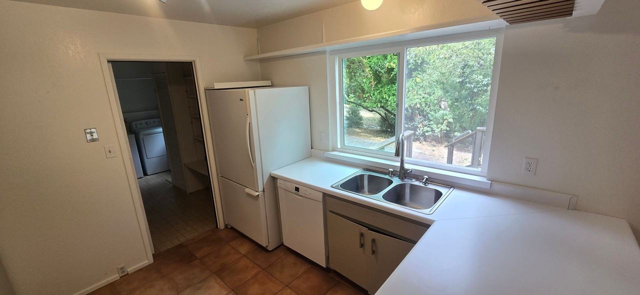 361 Neva St - Photo 6 of 27