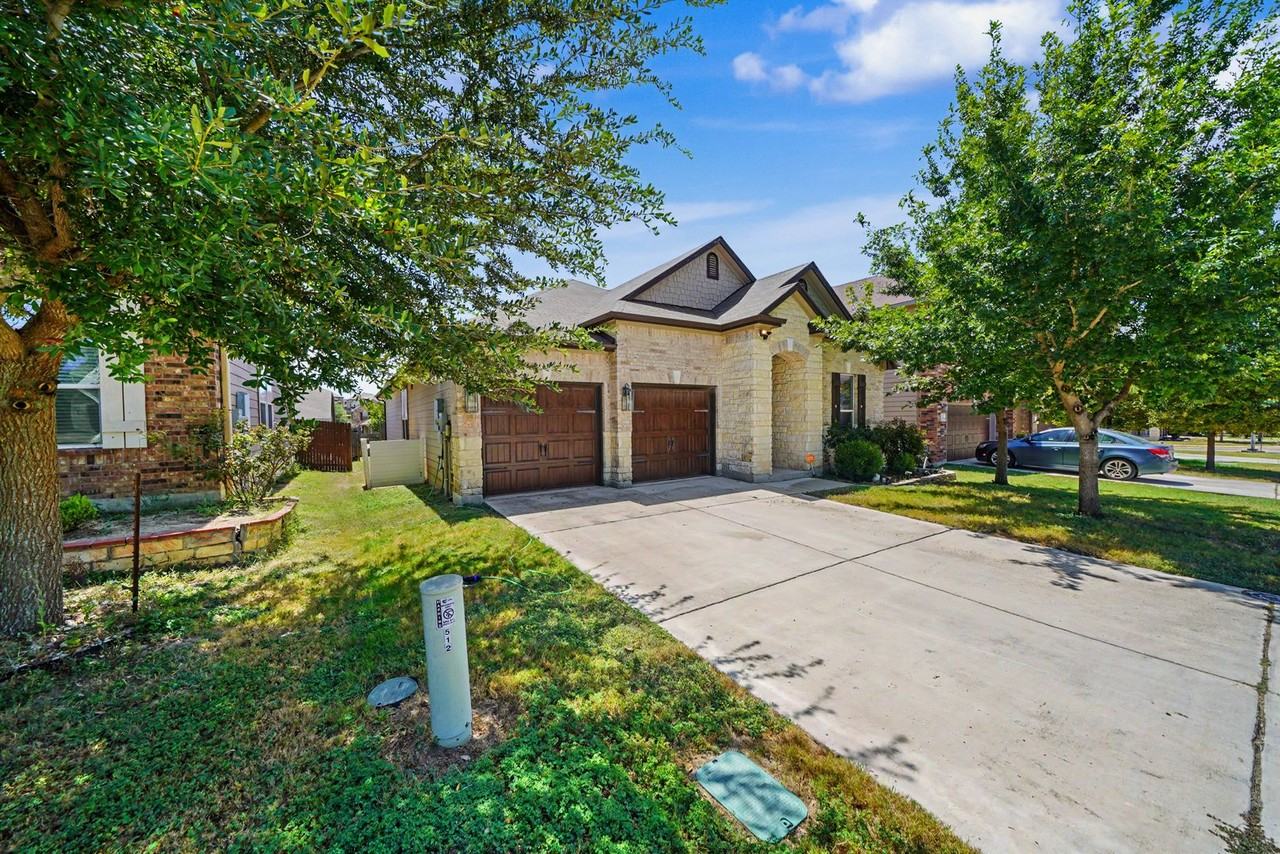 512 Landmark Gate - Photo 4 of 43