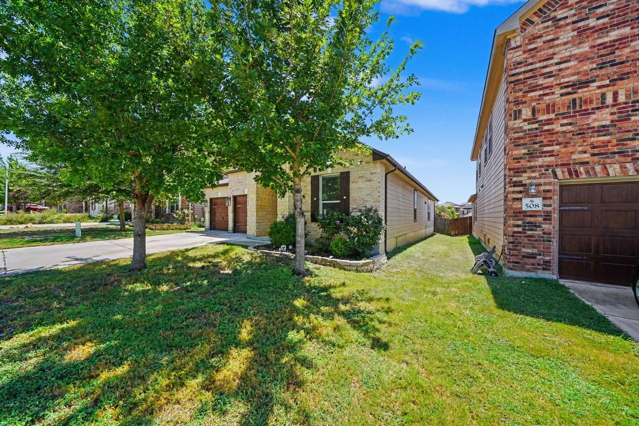 512 Landmark Gate - Photo 6 of 43