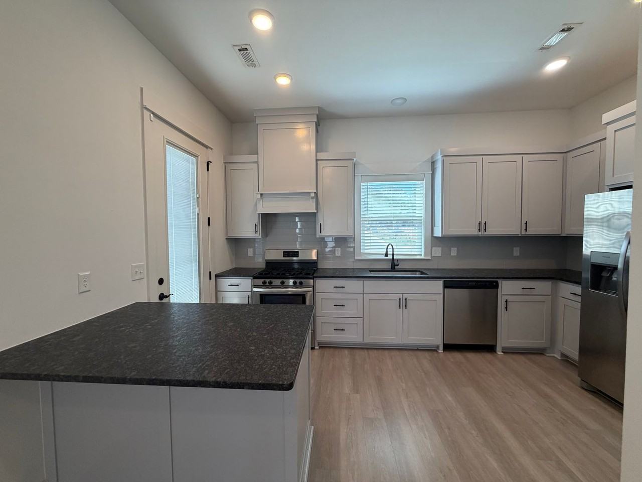 1365 S Duncan Ave - Photo 6 of 16