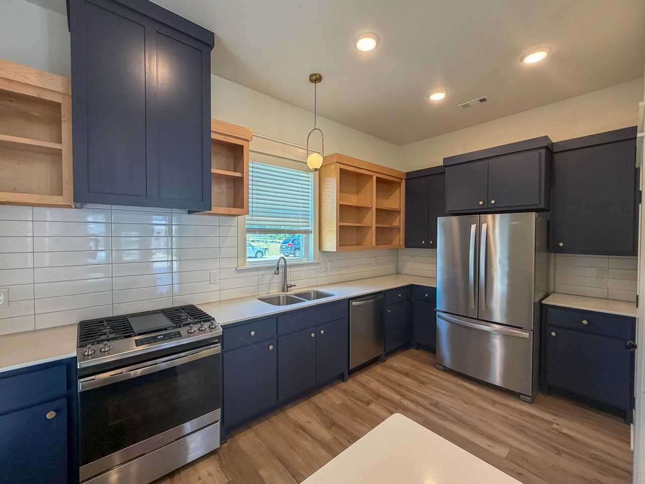 1347 S Duncan Ave - Photo 3 of 13