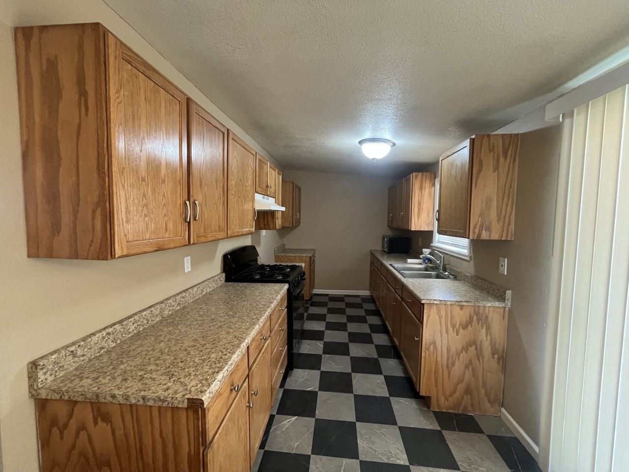 8736 Aspen Ave - Photo 5 of 12