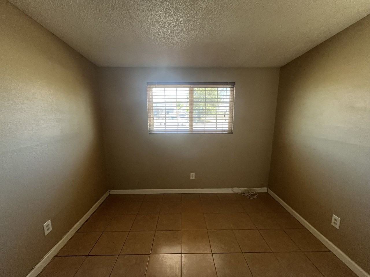 8736 Aspen Ave - Photo 6 of 12
