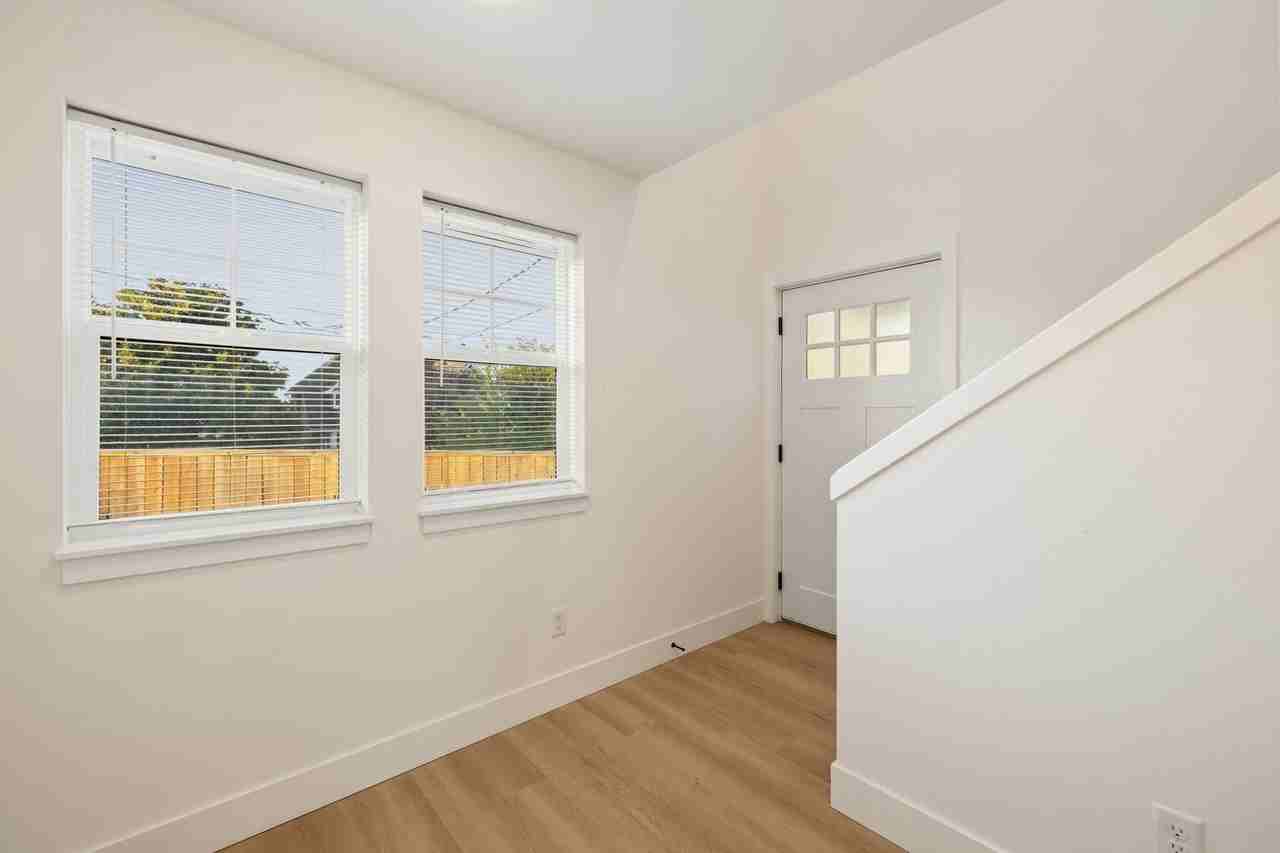 1501B Sw Brandon St - Photo 2 of 16