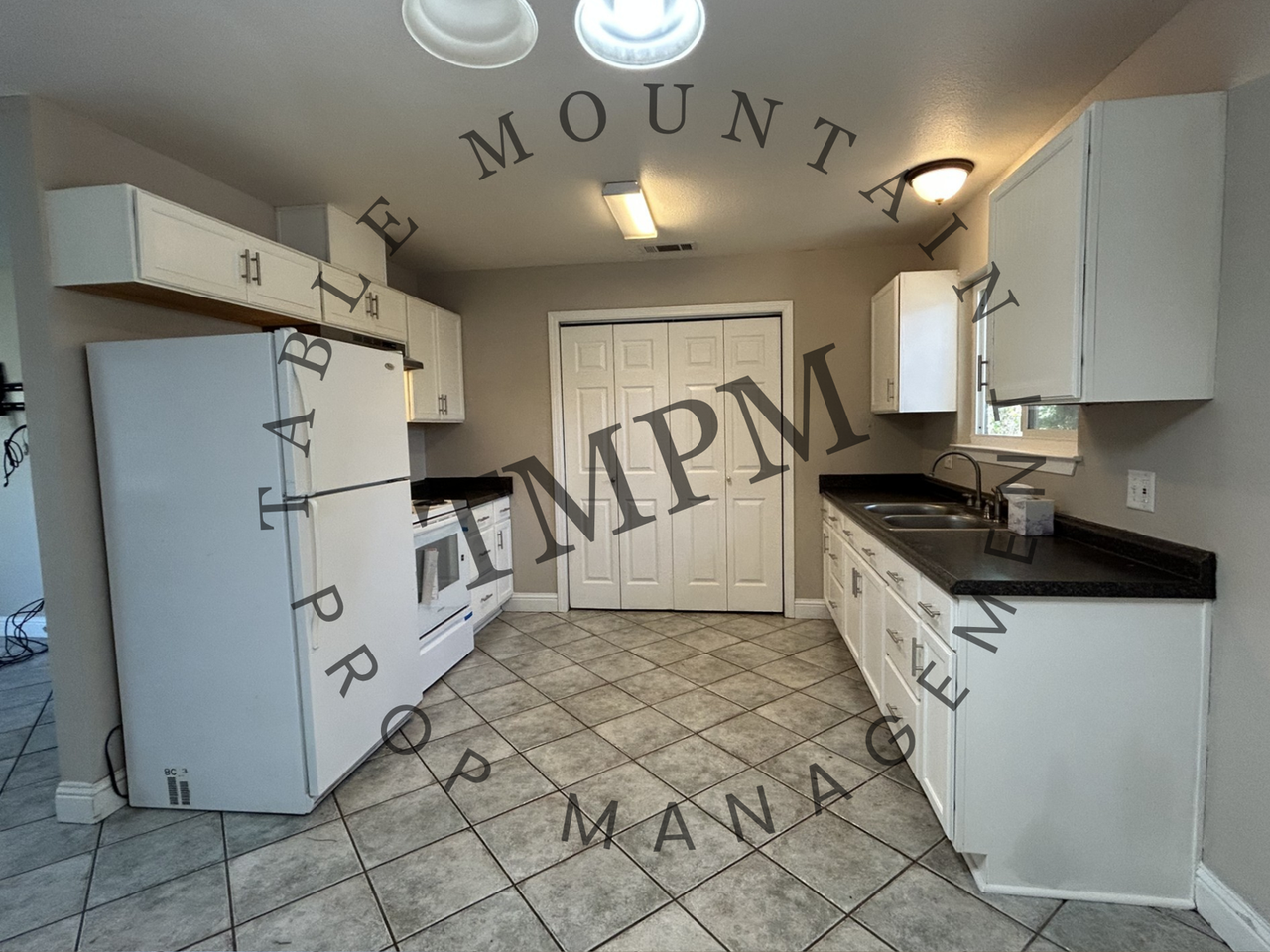 2105 C St - Photo 4 of 12