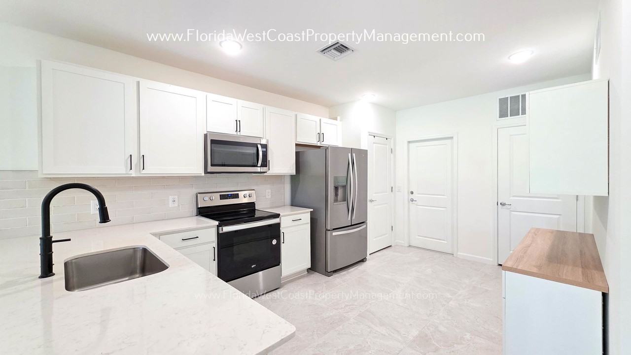 6467 Silverstar Dr - Photo 3 of 40