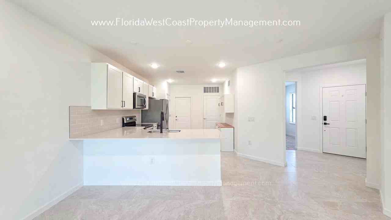 6467 Silverstar Dr - Photo 6 of 40