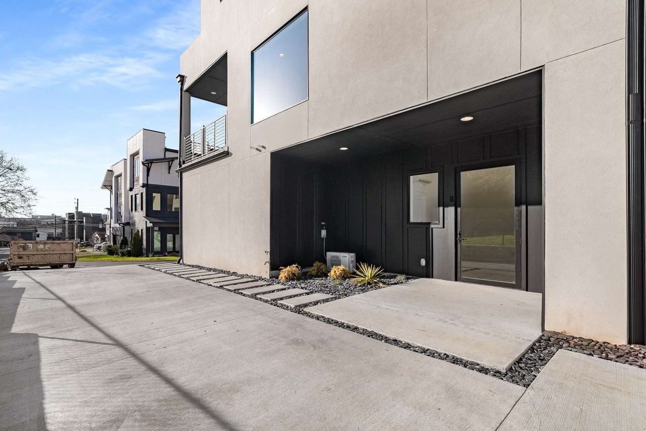 1017 12th Ave S #B - Photo 5 of 50