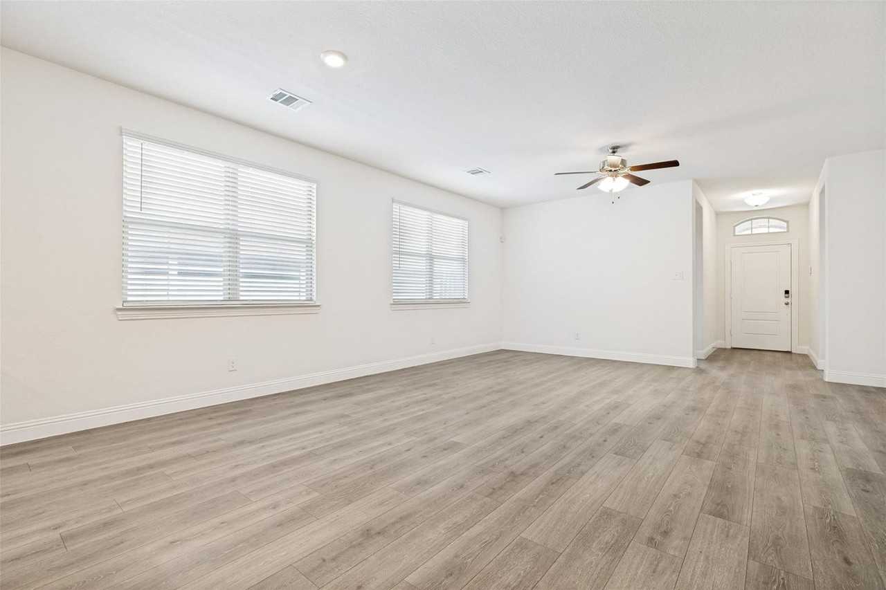 6024 Wildflower Way - Photo 5 of 26