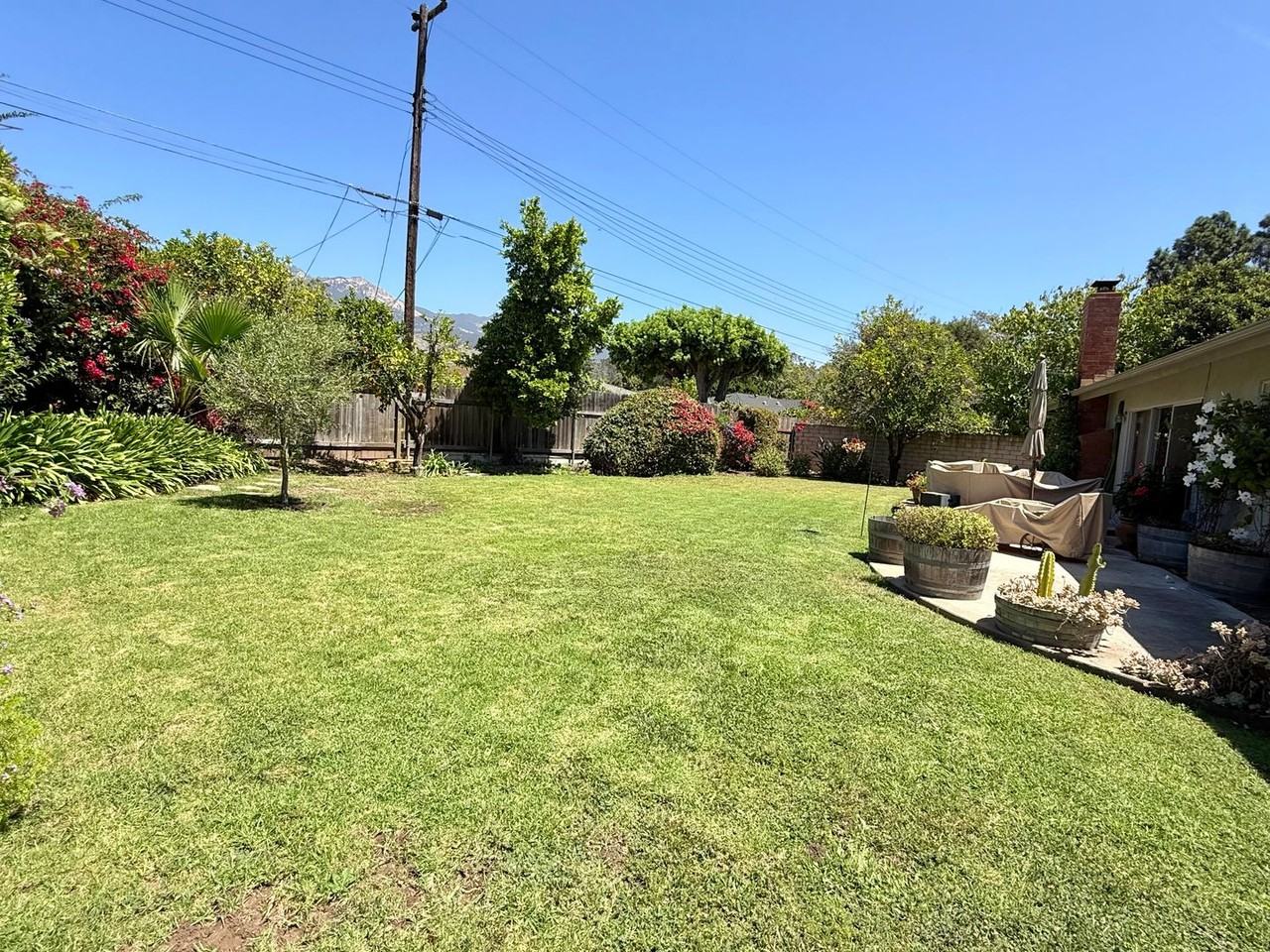 225 Adair Dr - Photo 2 of 3