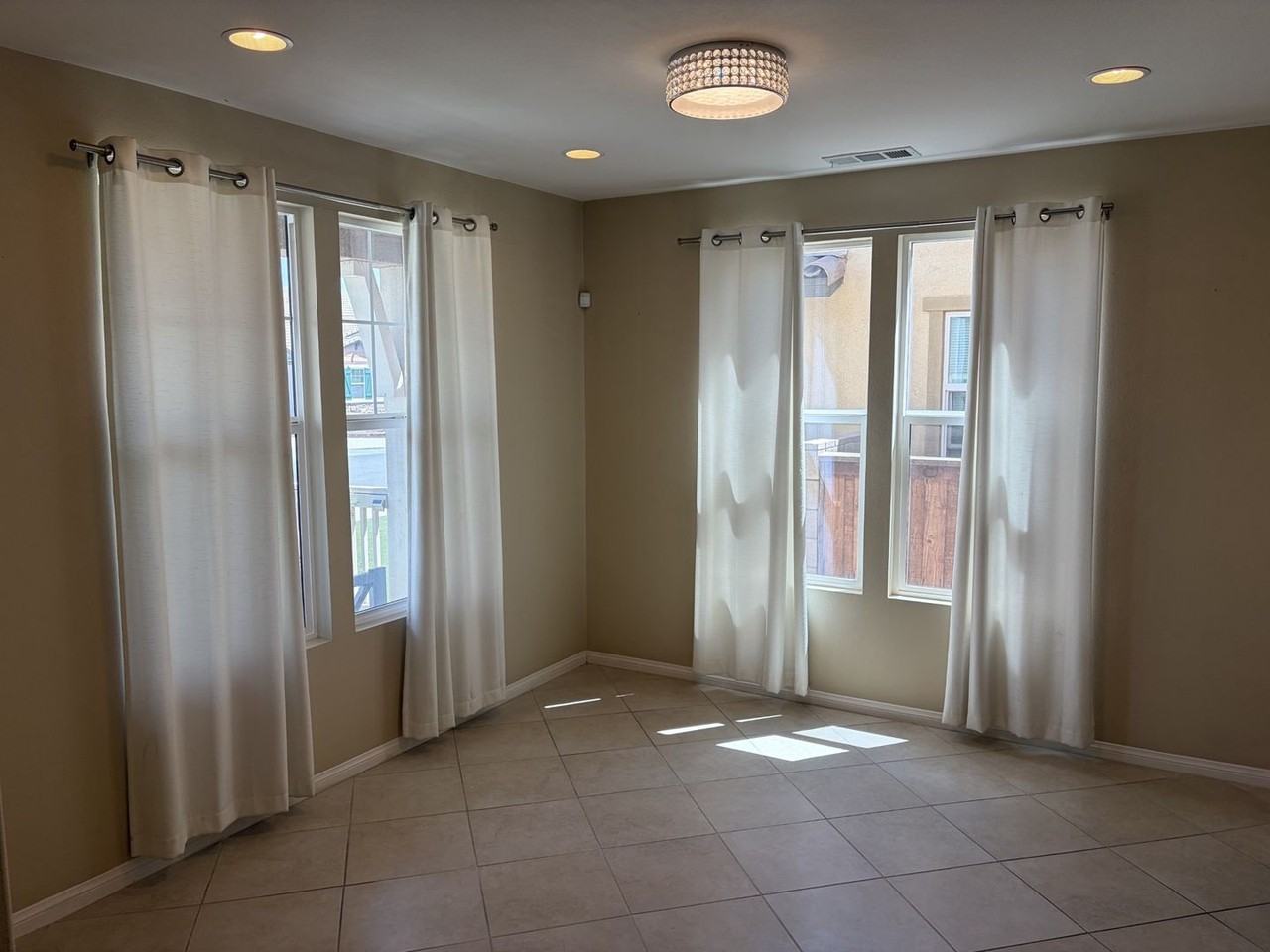 31631 Caprice Rd - Photo 5 of 17