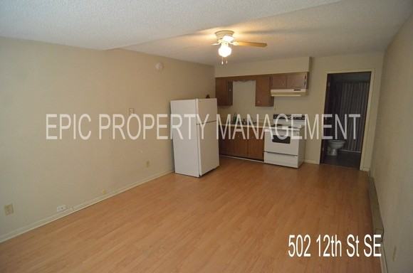 502 12th St SE - Photo 2 of 7