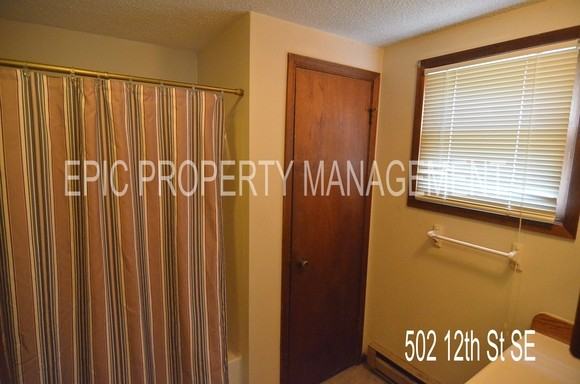 502 12th St SE - Photo 3 of 7