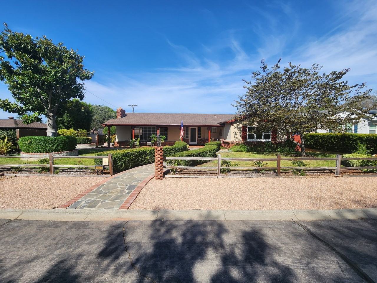 4950 Rosehedge Dr - Photo 4 of 36