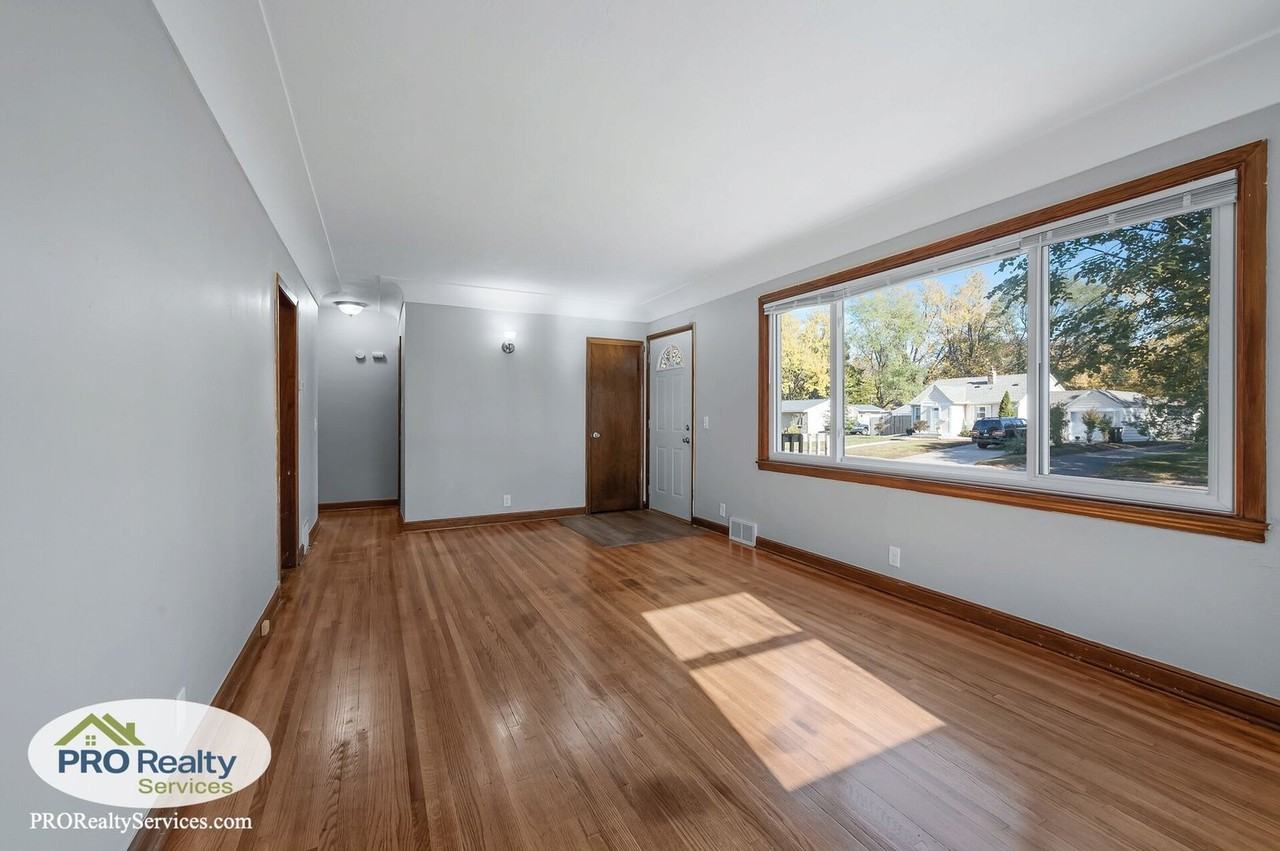 8336 Blaisdell Ave S - Photo 3 of 32